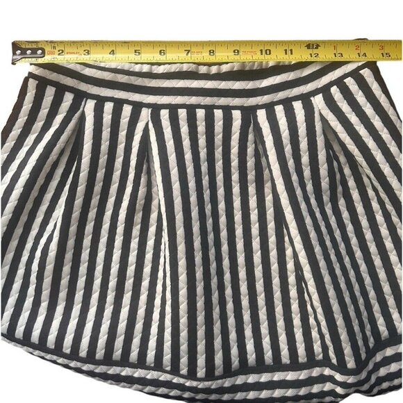 Xhilaration Women's Black White Stripe Quilted Pleated Skirt Medium - Picture 6 of 8